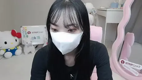 momo_room webcam model stream image