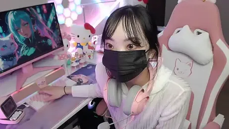 momo_room webcam model stream image
