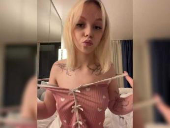 Vikamoon webcam bongacams model stream image
