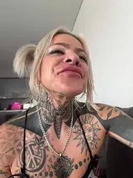 Divina_X_ webcam model stream image