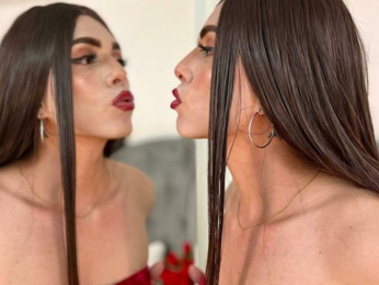 SahraValley webcam model stream image