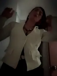 _Bella-Office1 webcam model stream image