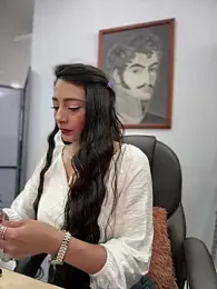 _Bella-Office1 webcam model stream image