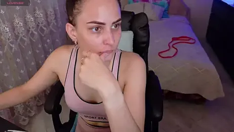 Kriss_brunette_5 webcam stripchat model stream image