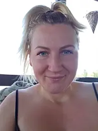 Marushka webcam model stream image