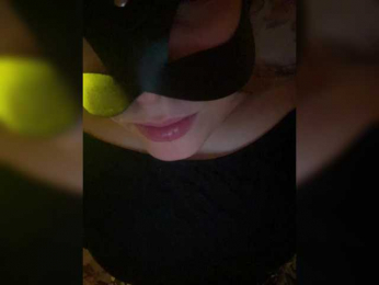 Donut-red webcam model stream image