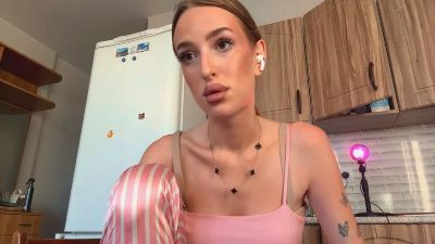 WAWA_GlRL webcam model stream image