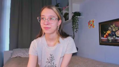 Mila_mounberry webcam model stream image