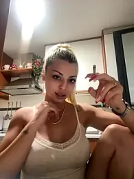 Noeliagglow webcam stripchat model stream image