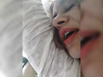 Good-woman webcam model stream image