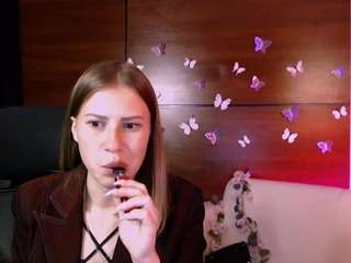 flora-di webcam model stream image