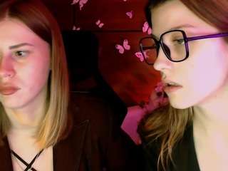 flora-di webcam model stream image