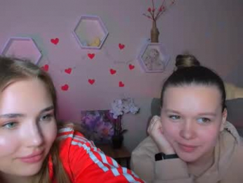 laura_whisper webcam model stream image