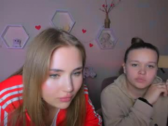 laura_whisper webcam model stream image