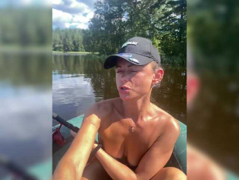 Liziantus webcam model stream image