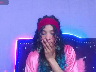 Petite Ariana webcam model stream image