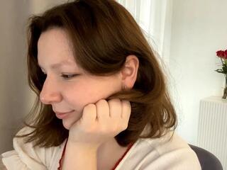 Kira Flourney webcam model stream image