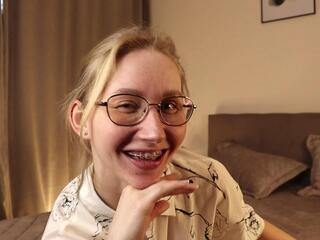Larraine Aparicio webcam model stream image
