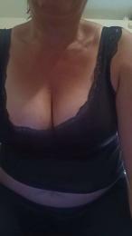 Charmed330 webcam cam4 model stream image