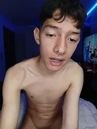 heyy_noah11 webcam model stream image