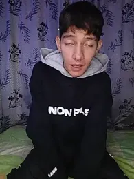 heyy_noah11 webcam model stream image