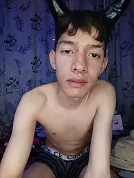 heyy_noah11 webcam model stream image