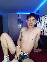 heyy_noah11 webcam model stream image