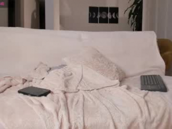 hotay_ webcam model stream image