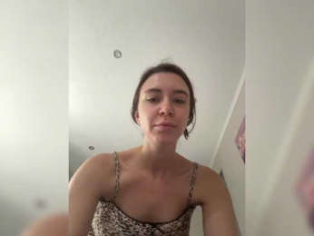 pizzahott webcam bongacams model stream image