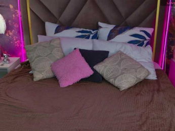 MonikaCarter webcam model stream image