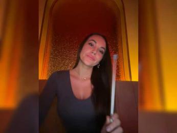 QWEENII webcam model stream image