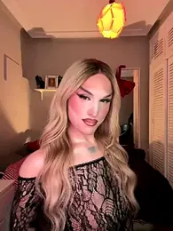 Crystal_________ webcam model stream image