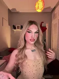 Crystal_________ webcam model stream image