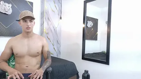 GoldenDesireX_ webcam model stream image