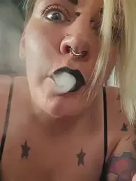 PinkTheHawk webcam model stream image