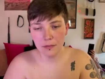 mostlyylesbian webcam preview