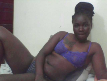 Prettyliz30 webcam bongacams model stream image
