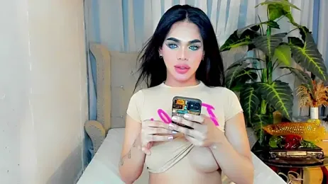 MochaliciousTransOnTop webcam model stream image