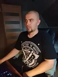 Foxyshaved webcam model stream image