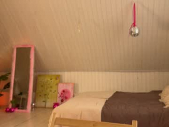 uwunikaa webcam model stream image