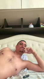 Alexmilano0000 webcam model stream image