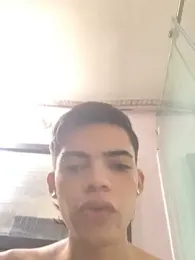 Latinos_2001 webcam model stream image