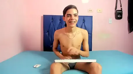 Latinos_2001 webcam model stream image