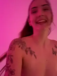 Sugarlina webcam model stream image