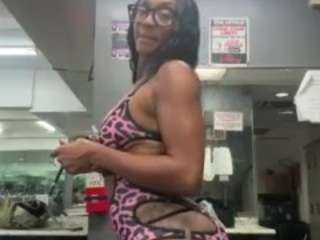 iambaldheadbrittany webcam model stream image