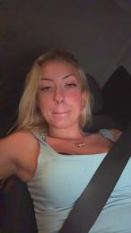 raelynnbby webcam model stream image