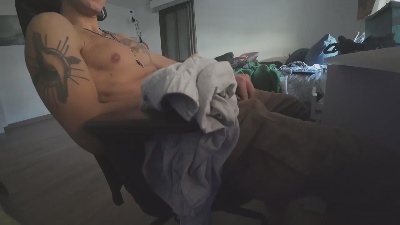 Uriel_23 webcam model stream image