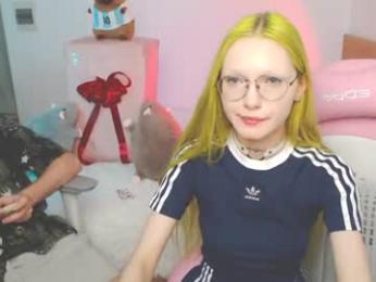 blush_alert webcam model stream image