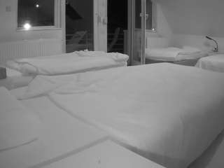 voyeurcam-julmodels-bed-2 webcam model stream image