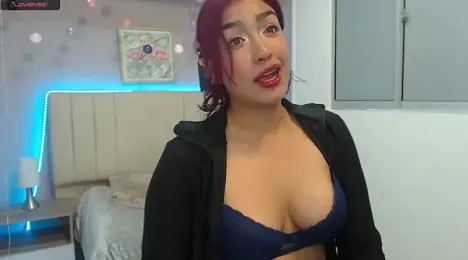 ema_saenz webcam stripchat model stream image